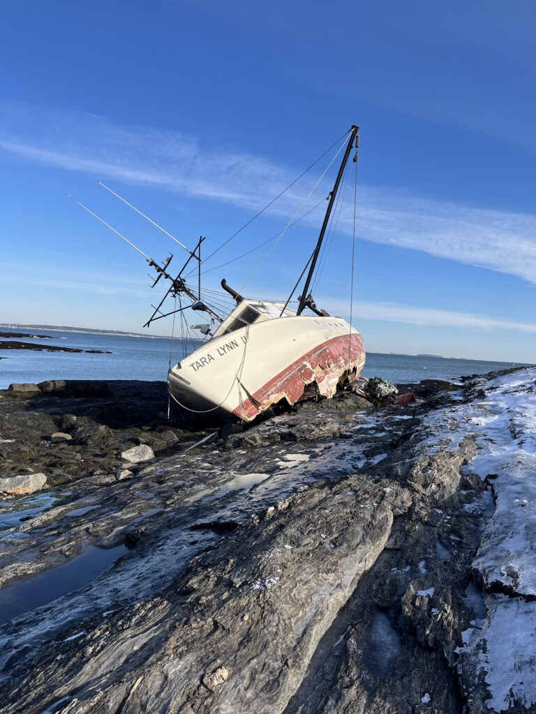 Tara Lynn II shipwreck on the rocky coastline